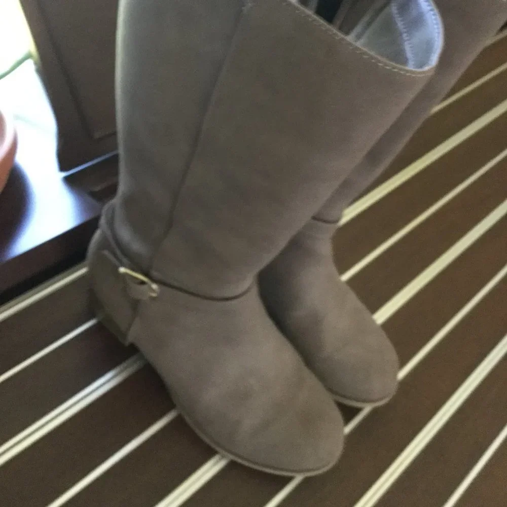 Girls size 3 knee high side zip boots great used condition tan brown in color - Picture 1 of 9